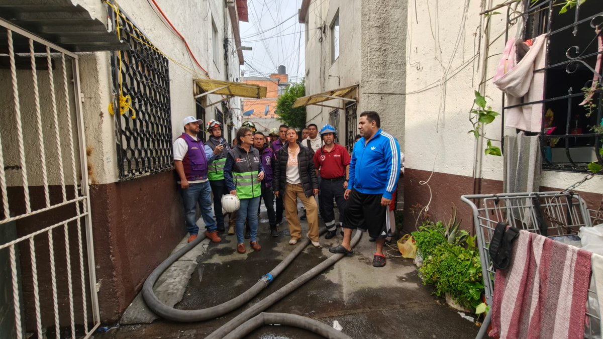 EVELYN PARRA (@evelyn_parraa) on Twitter photo Agradezco al <a href="/GobCDMX/">Gobierno de la Ciudad de México</a>, <a href="/SGIRPC_CDMX/">Secretaría de Gestión Integral de Riesgos y PC</a>, <a href="/Bomberos_CDMX/">Bomberos Ciudad de México Oficial</a>, SEGIAGUA y a las alcaldías Iztacalco, GAM, Coyoacán, Cuauhtémoc y Tlalpan por su apoyo para sofocar el incendio en una bodega de ropa en Ferrocarril de Cintura y Mineros, Col. Morelos. Sin personas lesionadas. Agradezco al <a href="/GobCDMX/">Gobierno de la Ciudad de México</a>, <a href="/SGIRPC_CDMX/">Secretaría de Gestión Integral de Riesgos y PC</a>, <a href="/Bomberos_CDMX/">Bomberos Ciudad de México Oficial</a>, SEGIAGUA y a las alcaldías Iztacalco, GAM, Coyoacán, Cuauhtémoc y Tlalpan por su apoyo para sofocar el incendio en una bodega de ropa en Ferrocarril de Cintura y Mineros, Col. Morelos. Sin personas lesionadas.
