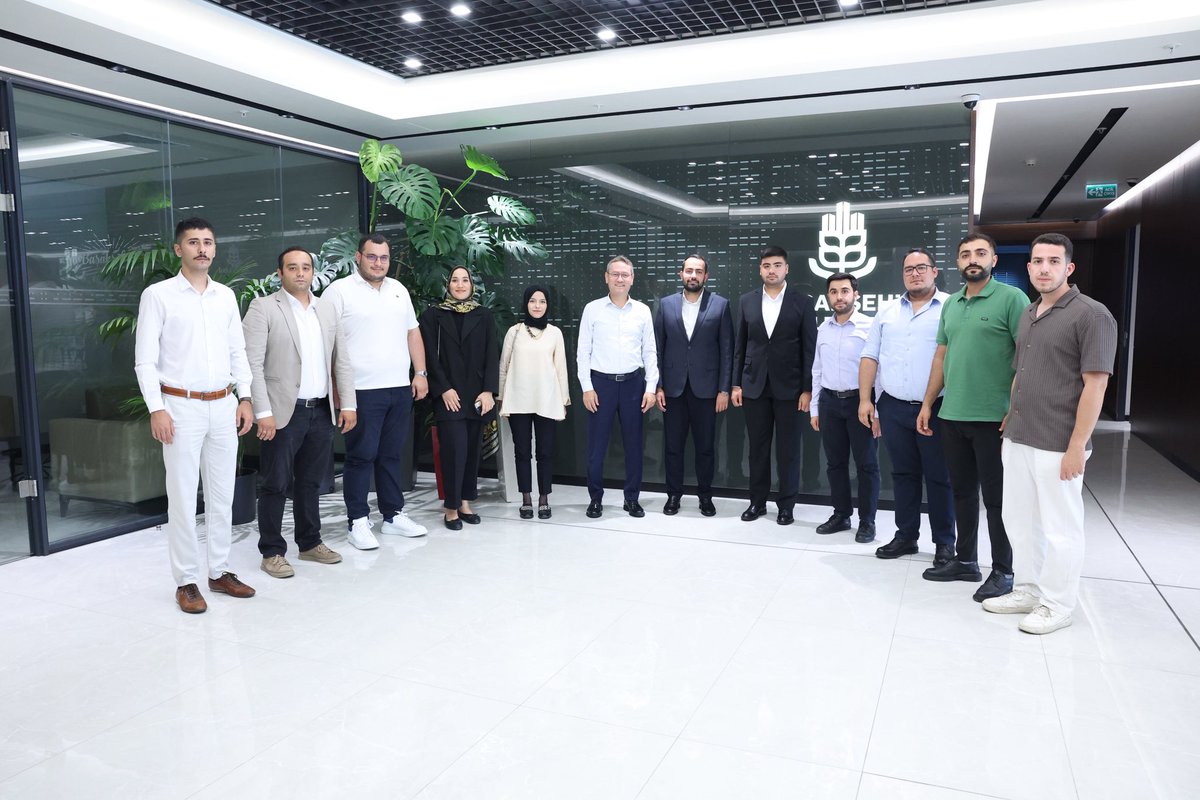 Bugün yürütme ekibimizle beraber Belediye Başkanımız <a href="/yasinkartoglu/">Yasin Kartoğlu</a> ziyaret ettik.

Gençliğin enerjisi ve heyecanıyla çok güzel bir sohbet oldu. 💫

Hedeflerimizi, projelerimizi paylaştık. Daha güzel yarınlar için birlikte üretmeye ve çalışmaya devam!