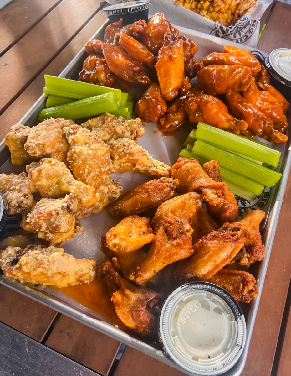 Two for Tuesday goes crazzyyyyy at Big City Wings

#BigCityWings #HTownWingsJoint #Houstonwings #HTown