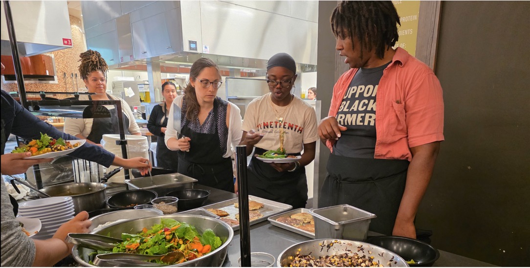 ‘Food Cultures and Social Justice’ conference brings hundreds to OSU; highlights equity, sustainability

Read more: today.oregonstate.edu/all-stories/%E…