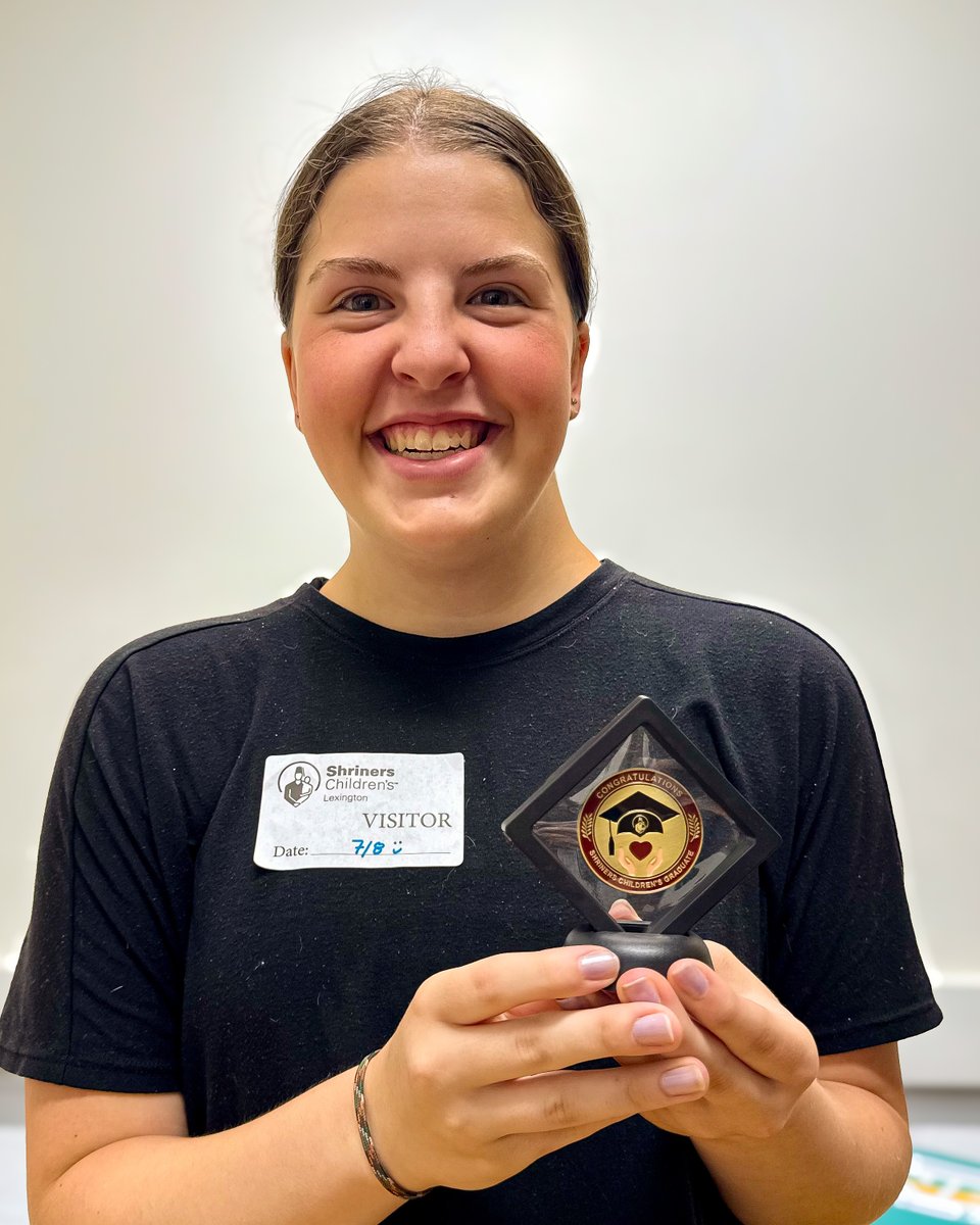ShrinersLex's tweet image. Help us celebrate Kailynn's graduation! 🎉 After over 5 years at Shriners Children’s Lexington for scoliosis treatment, she’s now a Shriners graduate! Now, 19, she's a media & comms major @AsburyUniv and hiking enthusiast. Congrats, Kailynn! Keep chasing those dreams💖
