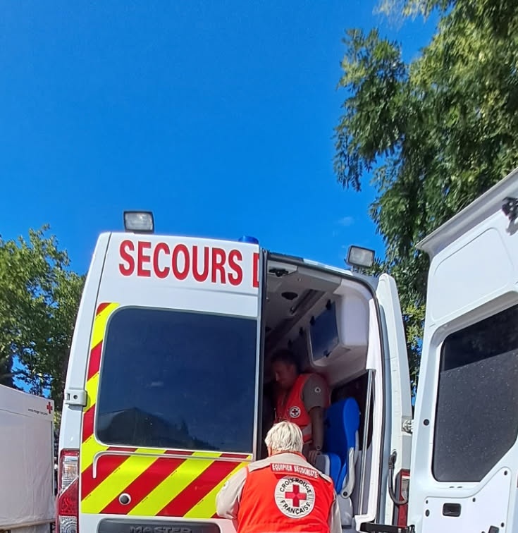 Nos binômes sont prêts à intervenir rapidement et efficacement à Rouen pour l’arrivée du #TourDeFrance 🚴‍♂️. Prise en charge en ambulance avec professionnalisme et réactivité garanties. #Sécurité #Santé #TourDeFrance2025