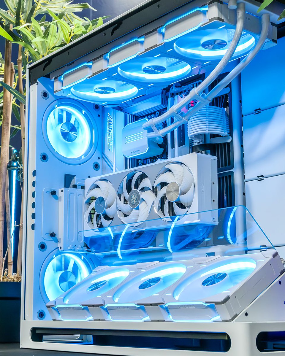 awdit's tweet image. You've spent hours planning your setup.
Now it's time to not only show off but to get it right.
Clean desk. No distractions. No mess of cables or rainbow fans flickering in your periphery.
You care about airflow not because it’s trendy, but because it works.
You want power not…