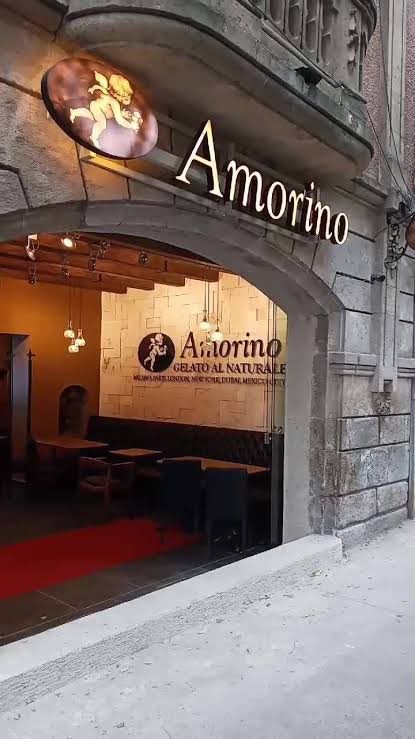 amarillomango's tweet photo. La evidencia más clara de la gentrificación es la clausura de la heladería la Bella Italia, para poner otra heladería pitera de Amorino. A la gentrificación le vale la historia, la cultura y la memoria, sólo entiende los inmuebles como mercancía. @leozuckermann https://t.co/JQ57VwacOO