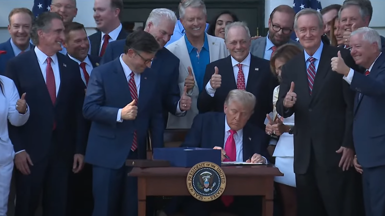 After Trump Signs One Big Beautiful Bill Act, Democrats Still Only Up By 2.3 Points In 2026 Congressional Generic Ballot 
dailytorch.com/2025/07/after-…
Following the House and Senate completing their work on the One Big Beautiful Bill Act, enacting much of President Donald Trump’s