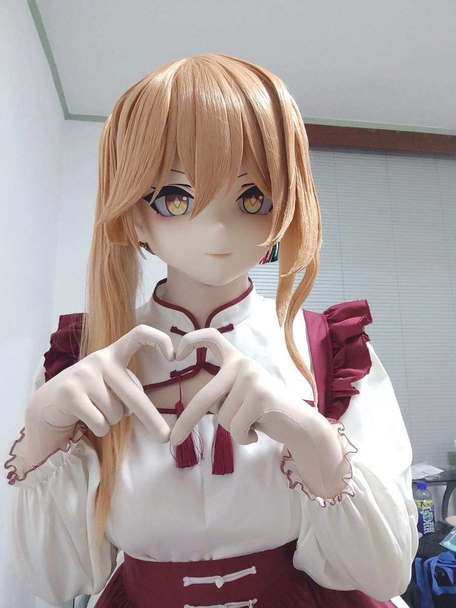 去年买的衣服今年7月才变娃试穿
还是蛮可爱的感觉