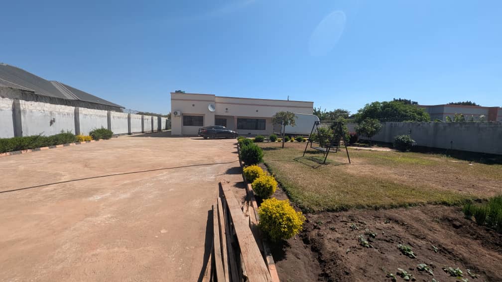 DrSim14's tweet photo. Very nice place. 
Developed area
300m from the main road https://t.co/9aHVCX8yNj