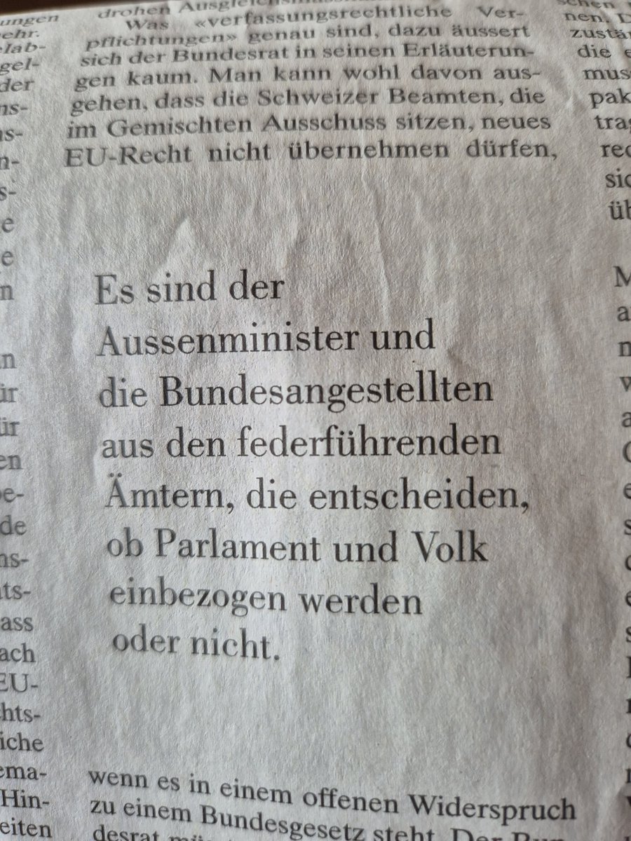 EU Knebelvertrag: EU Brussel erlässt Verordnungen und Gesetze.
Es sind der Außenminister Cassis u seine Knechte, die entscheiden werden, ob Parlament und  Volk orientiert werden müssen.
Heller Wahnsinn.
Unterjochung pur.
Wehret Euch am Morgarten