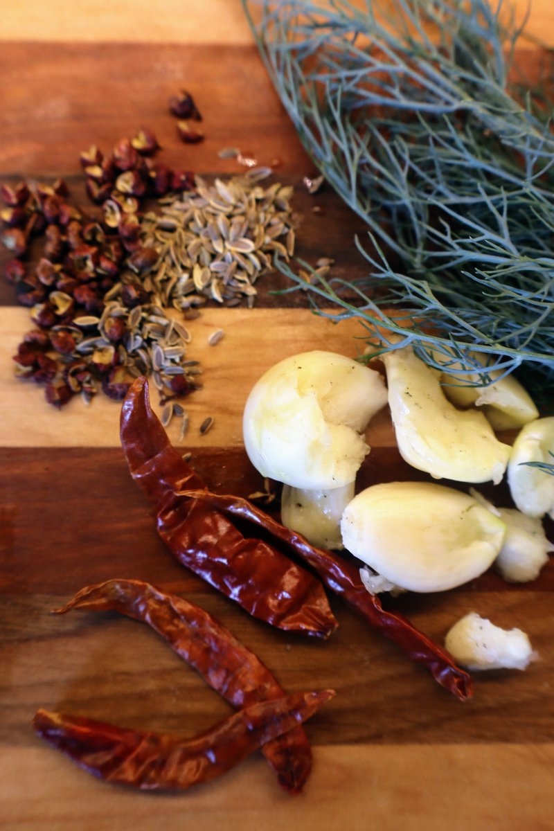 KitchenGardensX's tweet image. Are you a spicy dill garlic pickle person? Our cucumbers are coming in rapidly now and so I find myself smashing garlic, picking dill, making pickling brine almost every day.
You may recall I mentioned a secret ingredient -- and it's not the Thai dried peppers. :)
Any guesses?