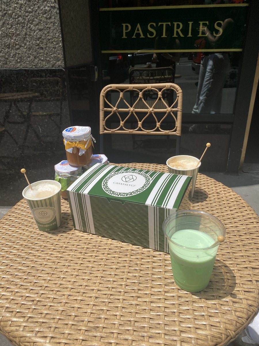 TimesSquareNYC's tweet image. Get a taste of Italy in the heart of Times Square! 🇮🇹
Casa Salvo brings authentic Sicilian flavors to NYC 🌟
From pastries to espresso, Chef Salvo Lo Castro delivers it all with heart 👨🍳
#TimesSquare #AffordableTimesSquare #Bakery #NYC