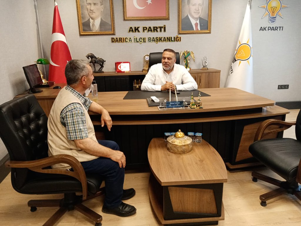 Her zaman Vatandaşlarımızla bir olacağımıza söz verdik. 🤝 

İlçe Başkanlığımızda bizleri ziyaret eden hemşehrilerimizin sorunlarını ve taleplerini dinledik. 

#akparti #erdoğan #darıca #kocaeli #köksalşakar #akdarıca #akkocaeli
