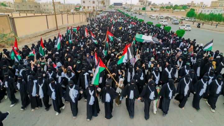 مسيرة نسائية حاشدة في مدينة #مأرب تضامنًا مع الشعب الفلسطيني، وتنديداً بمجازر الإحتلال، اليومية في قطاع غزة.

#مأرب_برس #اليمن