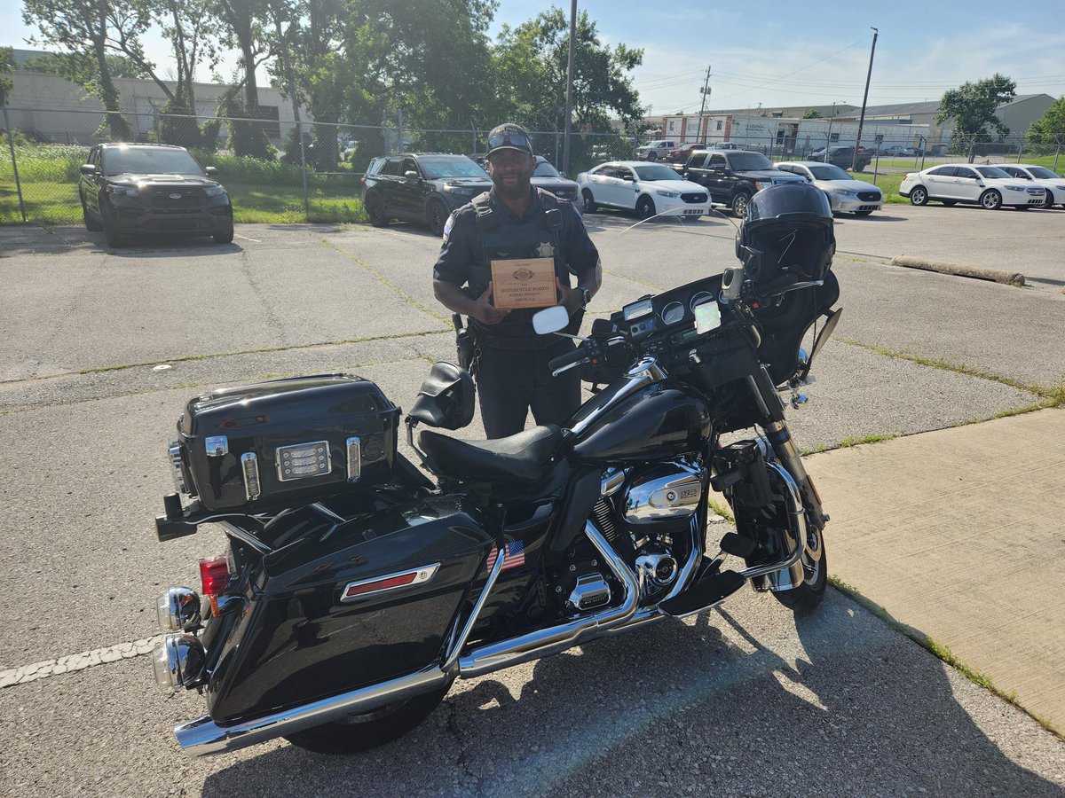 TulsaPolice's tweet image. Motorcycle Officers Win Several Awards
Last month, several of our Officers with the Tulsa Police Motorcycle Unit took part in a competition in Branson, Missouri during the 2025 National Law Enforcement Week.
-Officer Beck took 1st place in the Expert Division and was the Top Gun…