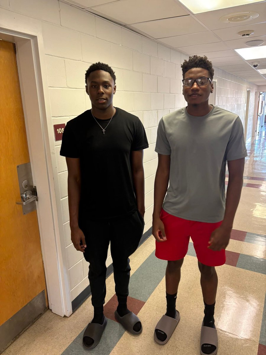 From AAU to being college teammates! 🏀💪🏿 <a href="/HolmesMBB/">Holmes Men’s Basketball 🏀</a>