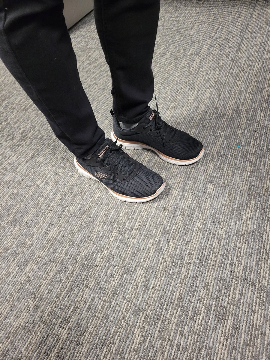 Después de 20 años ,TSA
anuncia que ya no es necesario quitarse los zapatos en el aeropuerto.
#WKAQ580