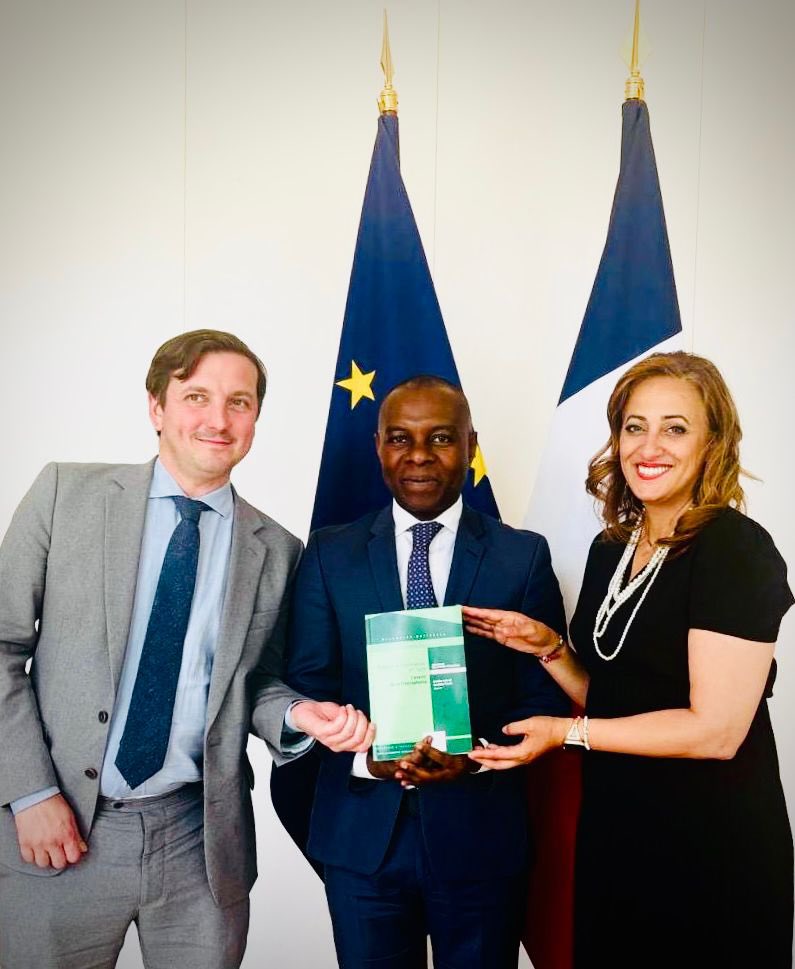 TMohamedSoilihi's tweet image. Aujourd’hui avec les co-rapporteurs @Amelia_LKF et @Aurelientache pour la remise de leur rapport d’information sur l’avenir de la #Francophonie.
Alors que la France préside le Sommet de la Francophonie pendant deux ans, après le succès de @francophonie_24, leurs travaux sont…
