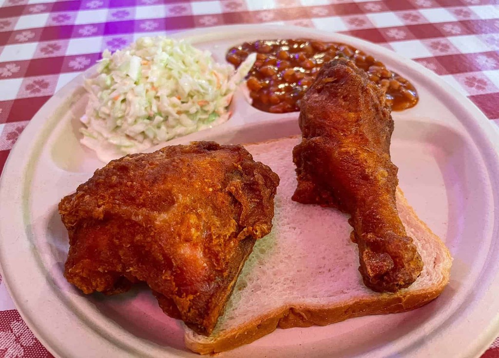 Love fried chicken? Move over BBQ, Memphis also happens to serve up the tastiest fried chicken! 

Read more 👉 bit.ly/3ONRphd

#Memphis #Tennessee #travel