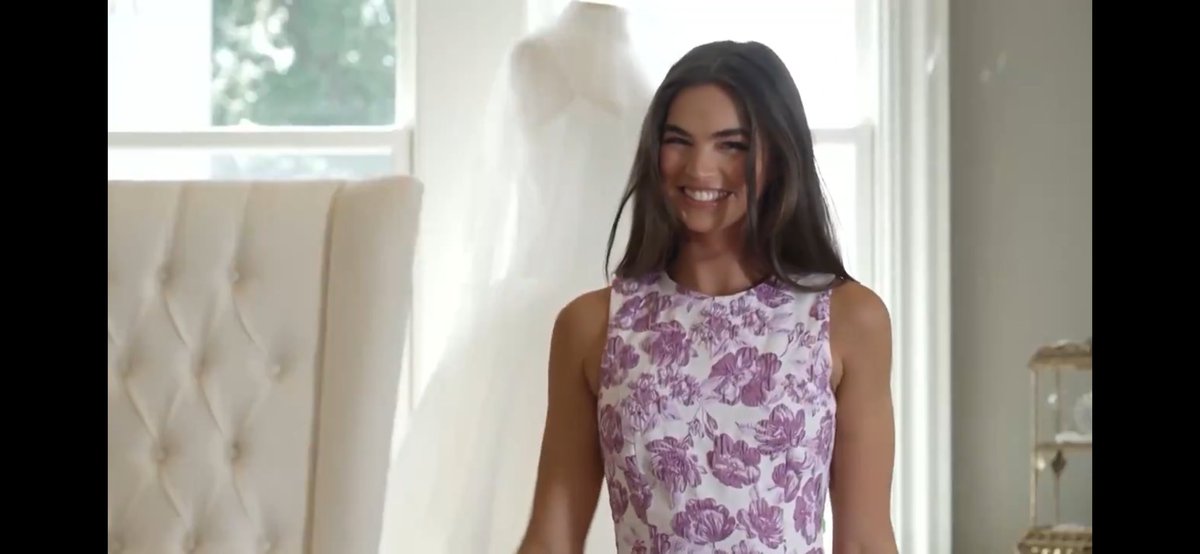 Everyone asking her for help bc that face card will never decline #bb27