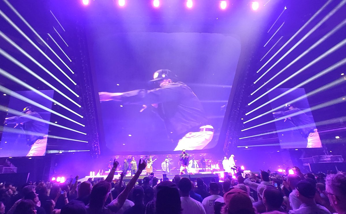 cloudypeeps's tweet image. The Final Chamber at @UnitedCenter was a Smoke Bubble. @WuTangClan #chicago #WuTang