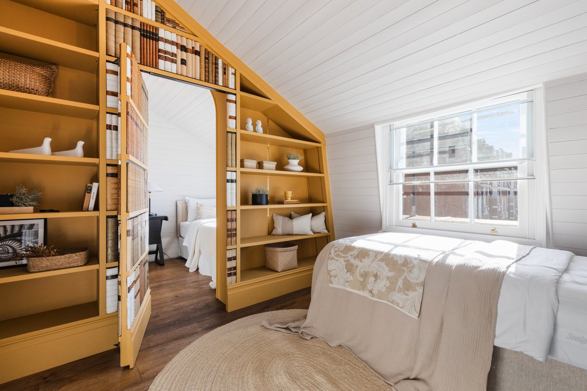 Kensington elegance, reimagined. ✨

This one-of-a-kind 4-bed home pairs period charm with design-led luxury, think bespoke joinery, a black range cooker and rooftop terrace.

🛏 4 bed | 🛁 3 bath
🔗 bit.ly/40EHZMN

#LuxuryLiving #LondonHomes #W8 #PropertyForSale