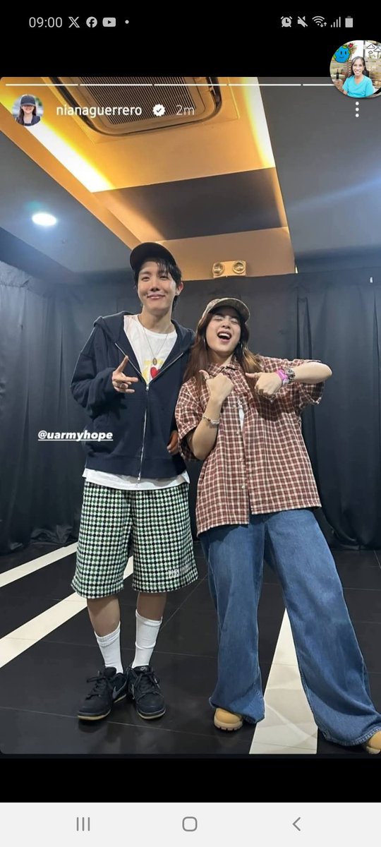 honneycabreros's tweet photo. Waiting for other 6 to having a photo with naiana https://t.co/yjyPQf1llV