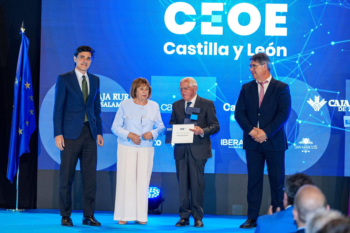 🏆 Premio CEOE Castilla y León – Salamanca | Finca San Marcos de Soria.
🎖️ Rafael Olmedo (Construcciones Eléctricas JARA)
📜 Diploma: Paulino Benito, presidente de <a href="/ceoecepymesa/">CEOE-CEPYME Salamanca</a>.
🏅 Estatuilla: Ignacio Antolín, director de Relaciones Institucionales de <a href="/iberdrola/">Iberdrola</a>. 
🤝Con el apoyo