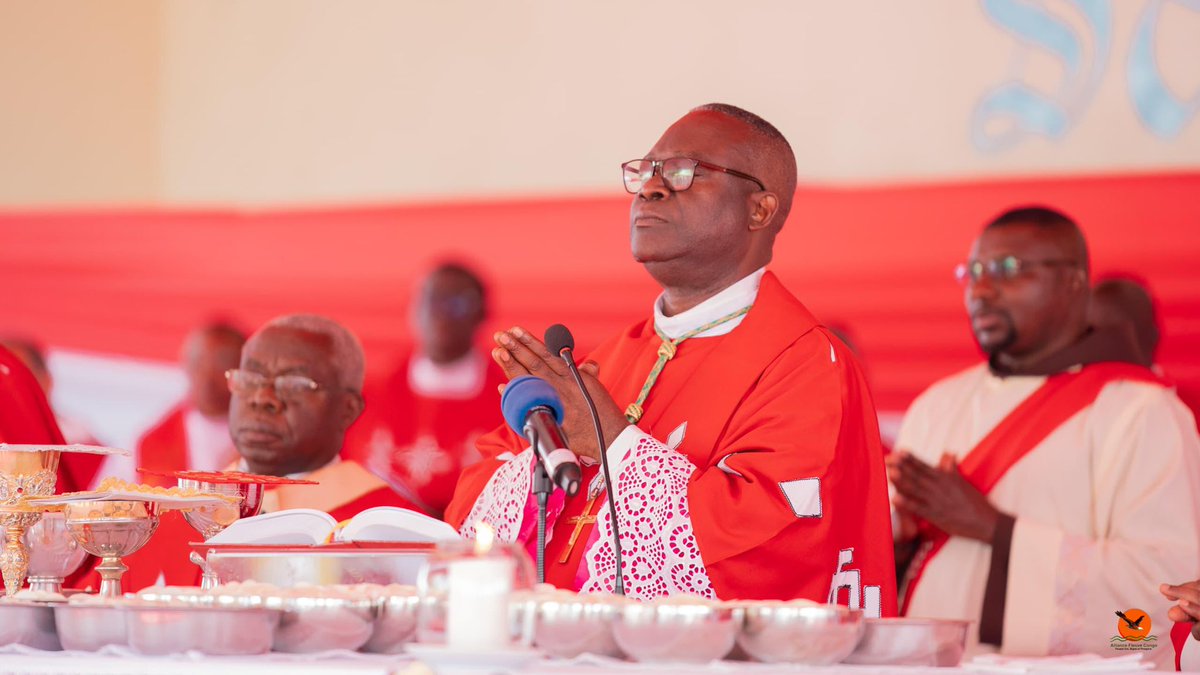 LawrenceKanyuka's tweet image. L'ARCHEVEQUE FULGENCE MUTEBA s'est dit émerveillé par le climat de Goma. Lors de la célébration de la messe de Translation du bienheureux Bwana Chui ce lundi 08/07/2025 il a laché:" Je suis à Goma sous la fraicheur". Oui, Le climat tempéré de Goma semble toujours inspirer les…