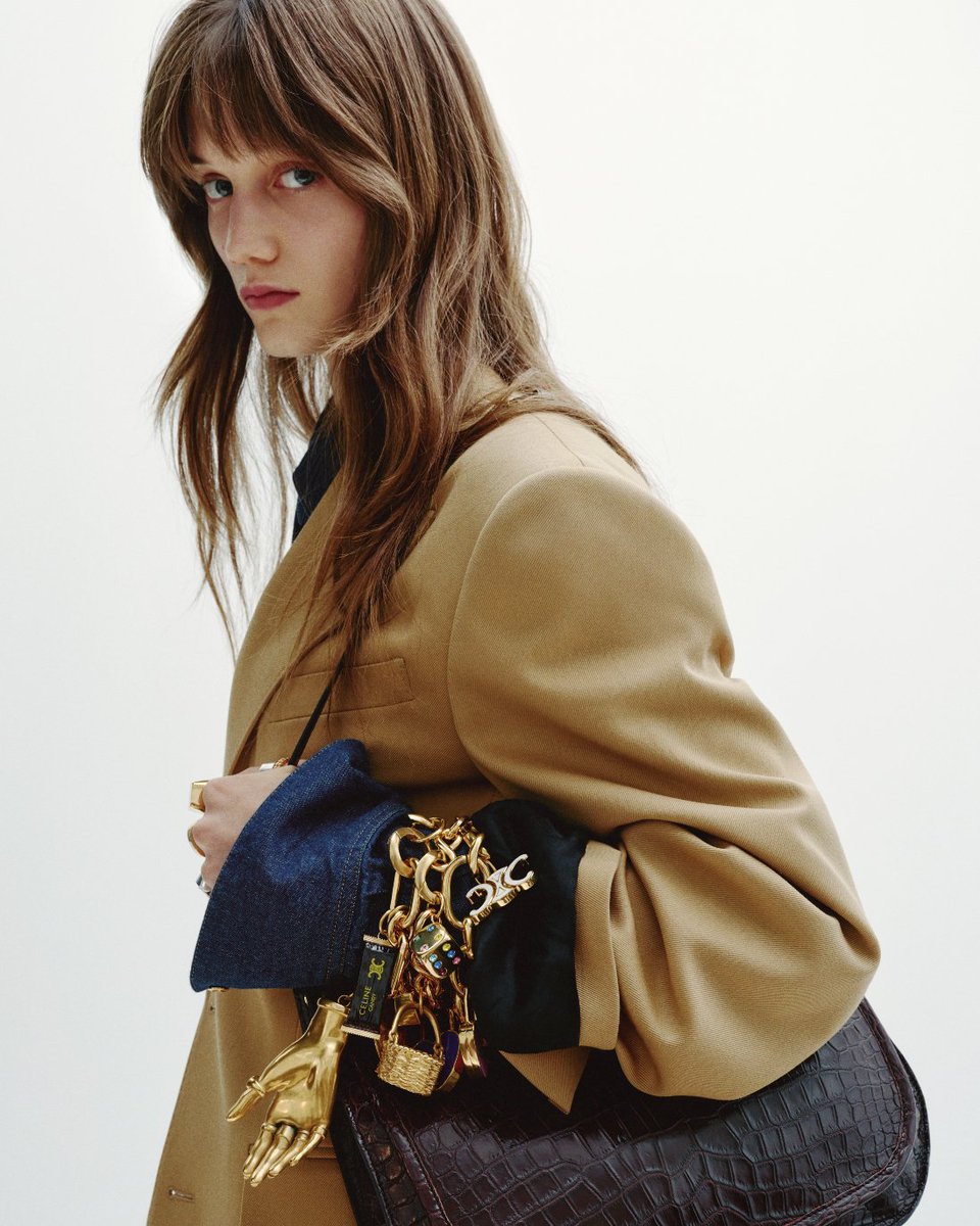 LVMH's tweet image. Discover @celineofficial Printemps 2026 collection by Michael Rider.
Learn More: lvmh.com/en/news-lvmh/m…
#LVMH #CELINE #CELINESPRING2026