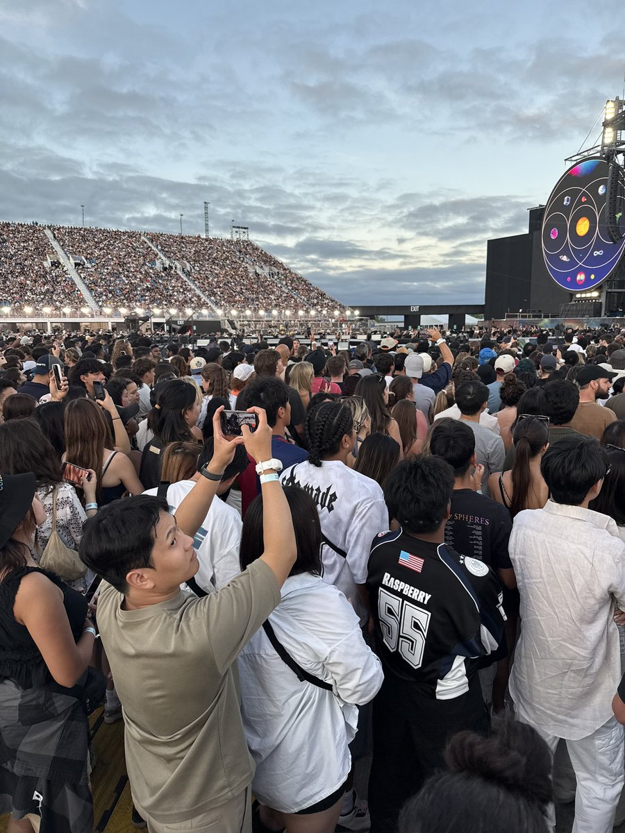 MattMarquee's tweet photo. Experience of a lifetime being on the media team for the #Coldplay show. Can’t wait to share what we’ve been cooking up. https://t.co/fUrRYwVmtT