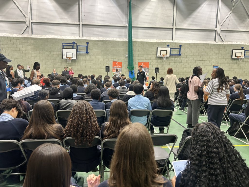 Haringey6thForm's tweet image. Fantastic to welcome the entire @gcs_pe Year 10 cohort to our #TeamHaringey6 Taster Day! 👏 We hope you enjoyed exploring the wide range of subjects and getting a feel for life at #H6.
Thanks for coming – we loved having you! #FutureStudents #H6Experience #MoreThanACollege