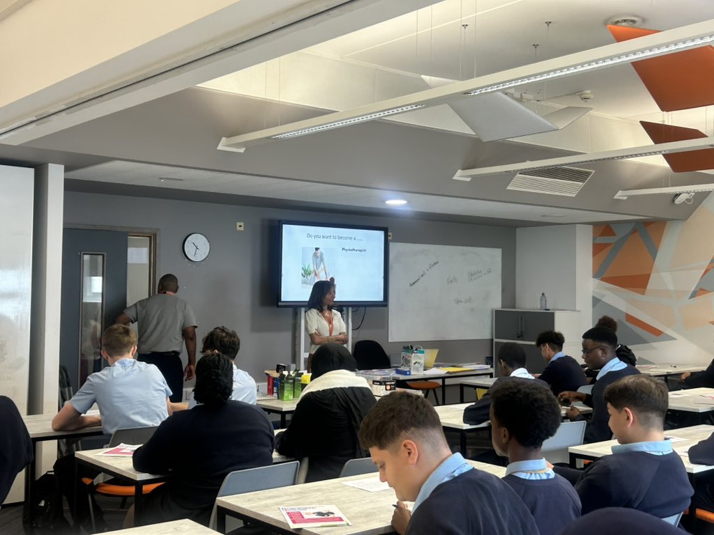Haringey6thForm's tweet image. Fantastic to welcome the entire @gcs_pe Year 10 cohort to our #TeamHaringey6 Taster Day! 👏 We hope you enjoyed exploring the wide range of subjects and getting a feel for life at #H6.
Thanks for coming – we loved having you! #FutureStudents #H6Experience #MoreThanACollege