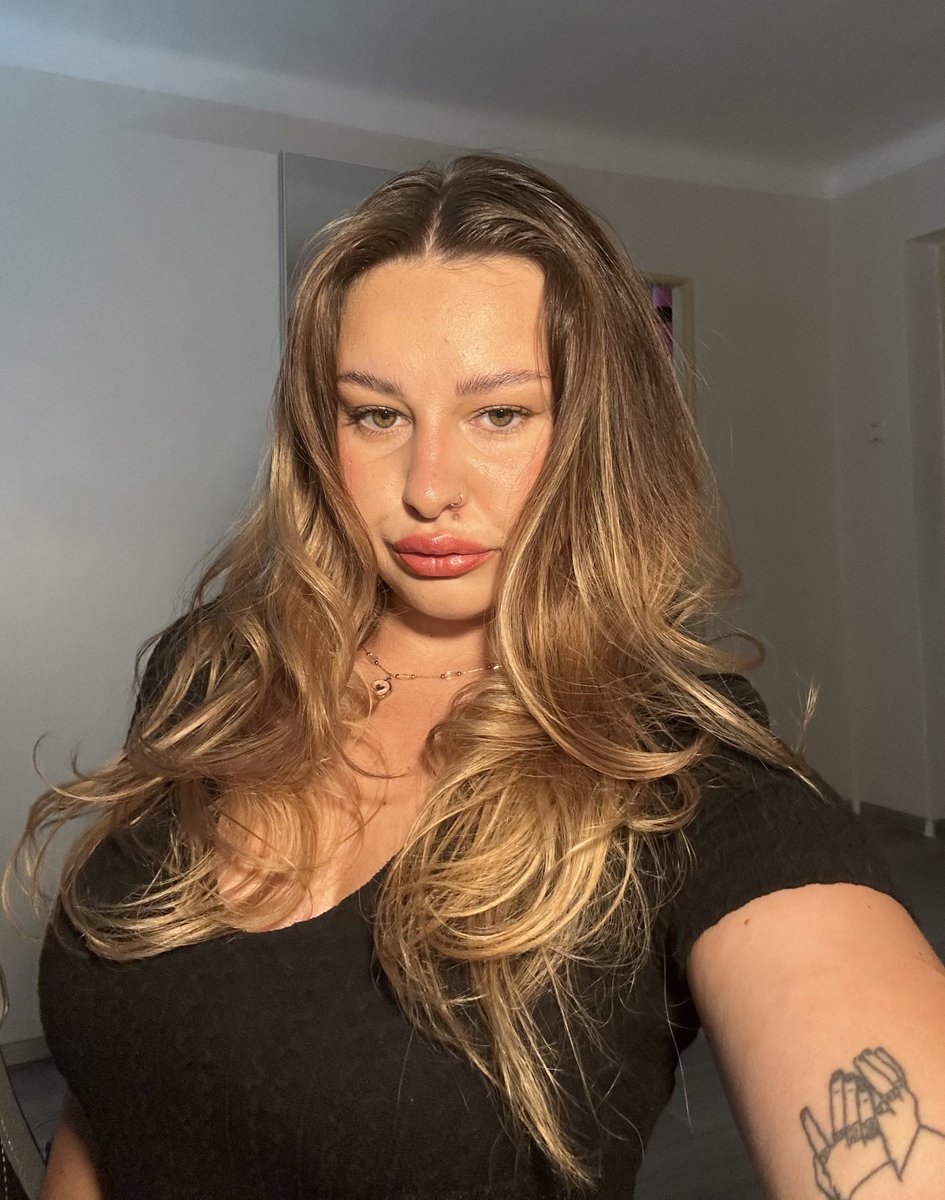 stringinalight's tweet image. just me remembering this account exists, so take this as i’m back post (hopefully) #f1twtselfieday