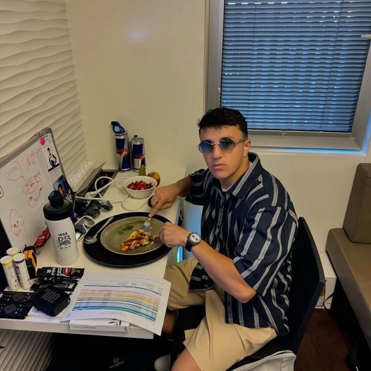 stringinalight's tweet image. just me remembering this account exists, so take this as i’m back post (hopefully) #f1twtselfieday