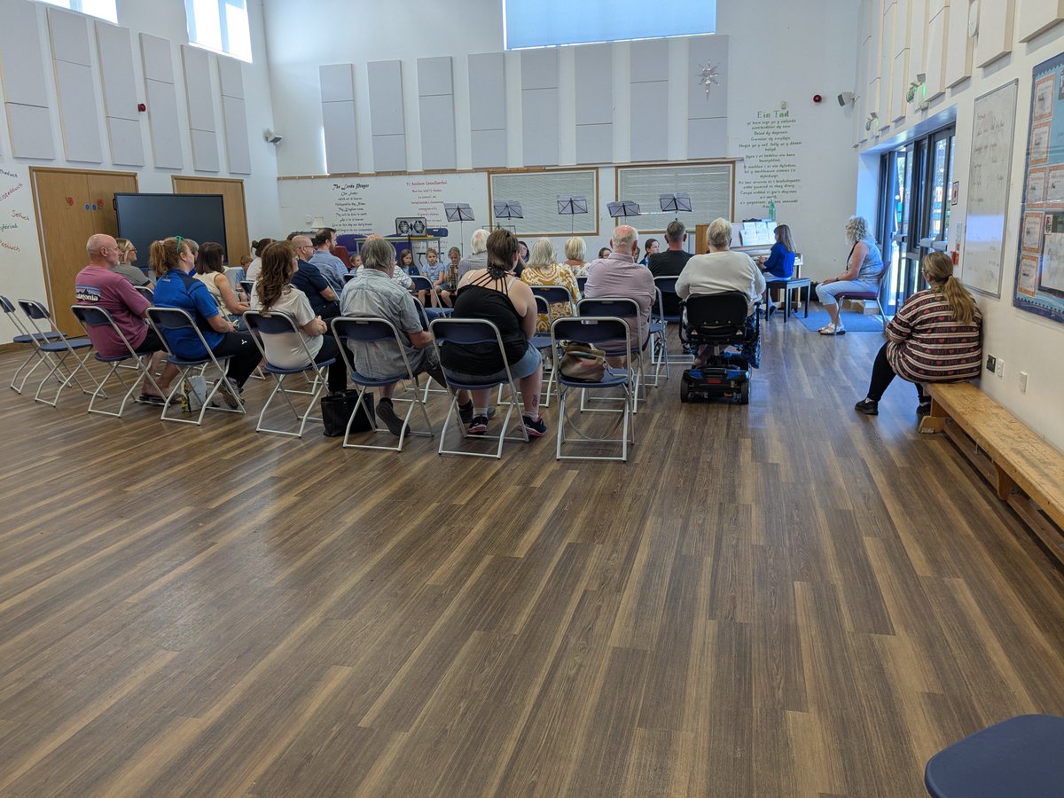 Diolch i Mrs Hanslow a'r disgyblion am brynhawn hyfryd o rannu sgiliau cerddorol gyda rhieni

Thanks to Mrs Hanslow and the pupils for a lovely afternoon of sharing musical skills with parents