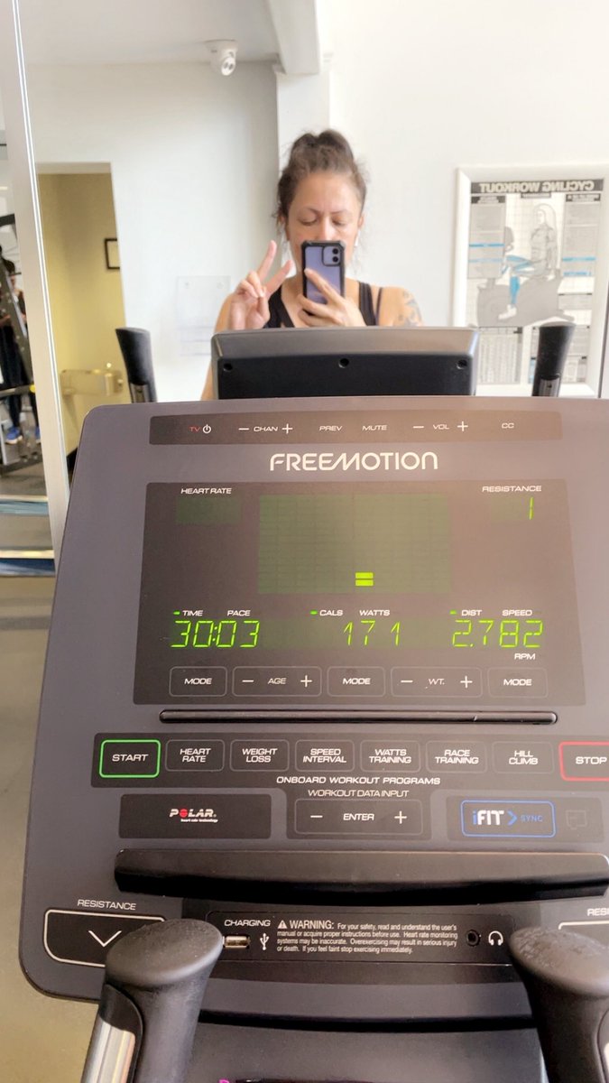 _Deadmomalive's tweet image. Getting back to it, after vacation,
I burned almost 500 calories
Between weightlifting, elliptical & walking on the treadmill!
Great 2 hour work out!
Don’t give me shit, I need to go hard this week as I had way TOO MUCH FUN last week and ate all the good things that are bad…