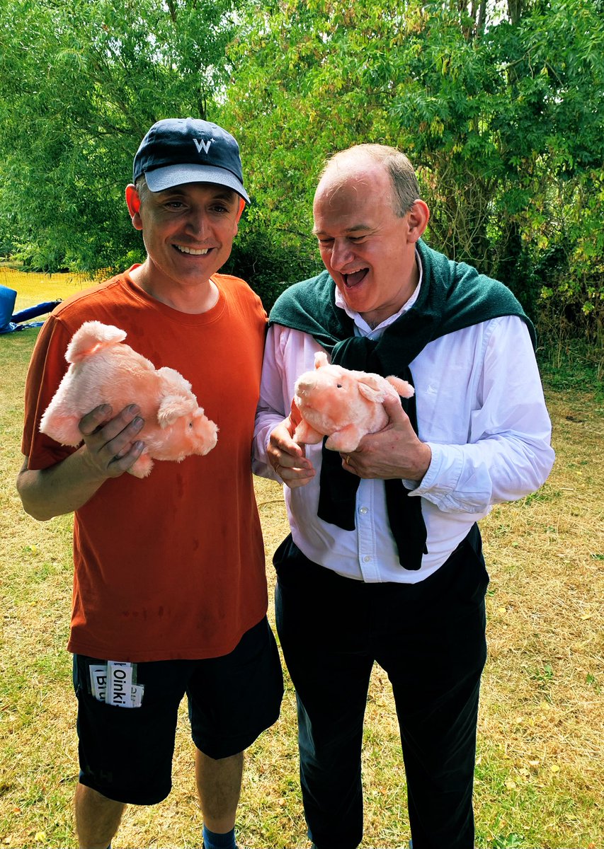 BerrylandsFest's tweet photo. Great to see @EdwardJDavey braving the torrential downpours to visit @BerrylandsFest, to join in at the ever-popular pig racing and to meet the organisers of the festival @BerrylandsSG #scouts #fundraising #berrylands #surbiton #Volunteers https://t.co/kQCJBnVflu