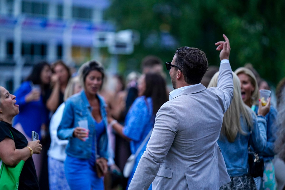 EpsomRacecourse's tweet image. Another One Bites the Dust -
unless you’re at Epsom Downs for Mercury: The
Ultimate Queen Tribute. We Will Rock You, guaranteed.
⚡✨

Get your tickets before it&apos;s too late! The countdown is
on⏰
