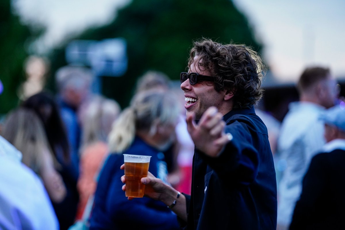 EpsomRacecourse's tweet image. Another One Bites the Dust -
unless you’re at Epsom Downs for Mercury: The
Ultimate Queen Tribute. We Will Rock You, guaranteed.
⚡✨

Get your tickets before it&apos;s too late! The countdown is
on⏰