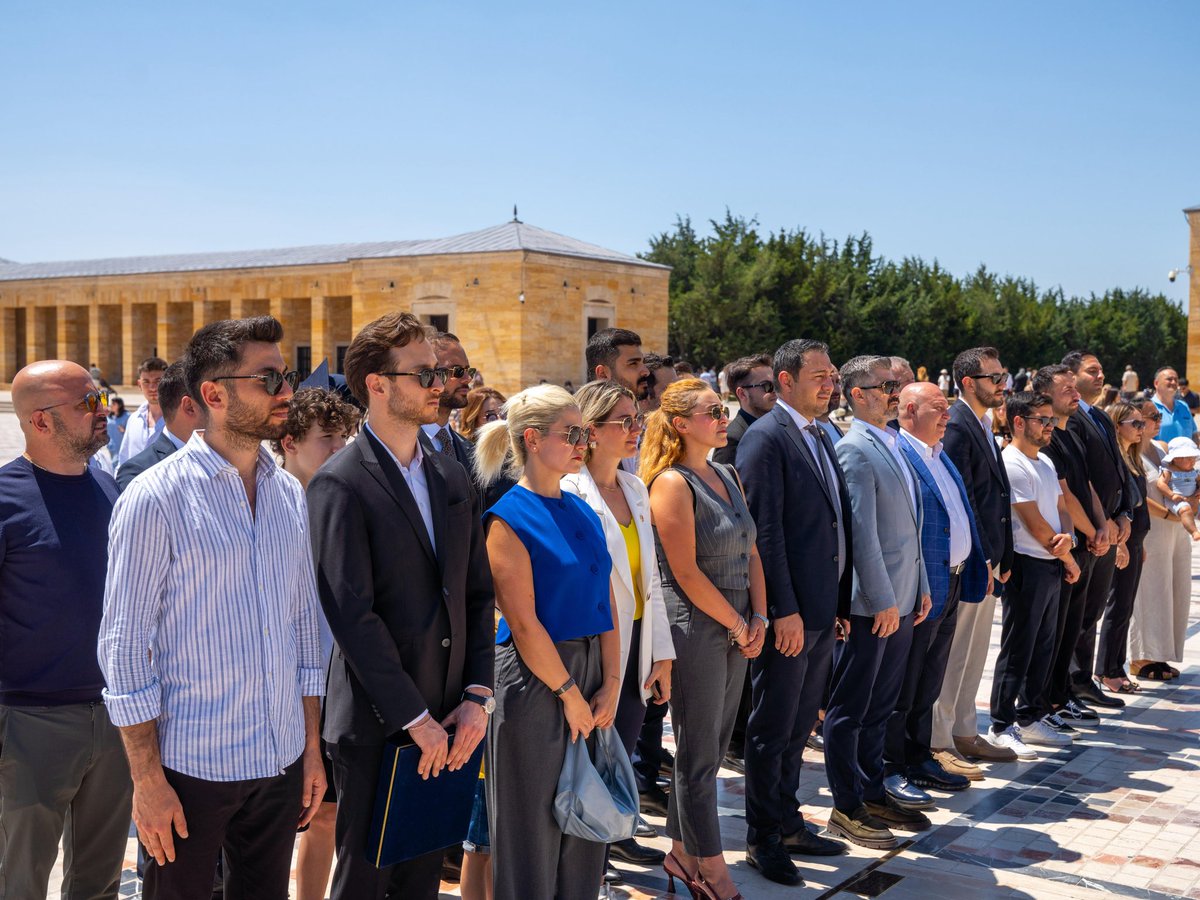 Hukukçu Fenerbahçeliler Derneği kurulları olarak; 

Ulu Önderimiz Gazi Mustafa Kemal ATATÜRK’ü ebedi istirahatgâhı Anıtkabir’de ziyaret ettik.

Ziyaretin ardından, Anıtkabir Komutanı Albay Yaşar Karaoğlu bizleri makamında ağırladı.

#Atamızınİzindeyiz #HUFEDER 💛💙