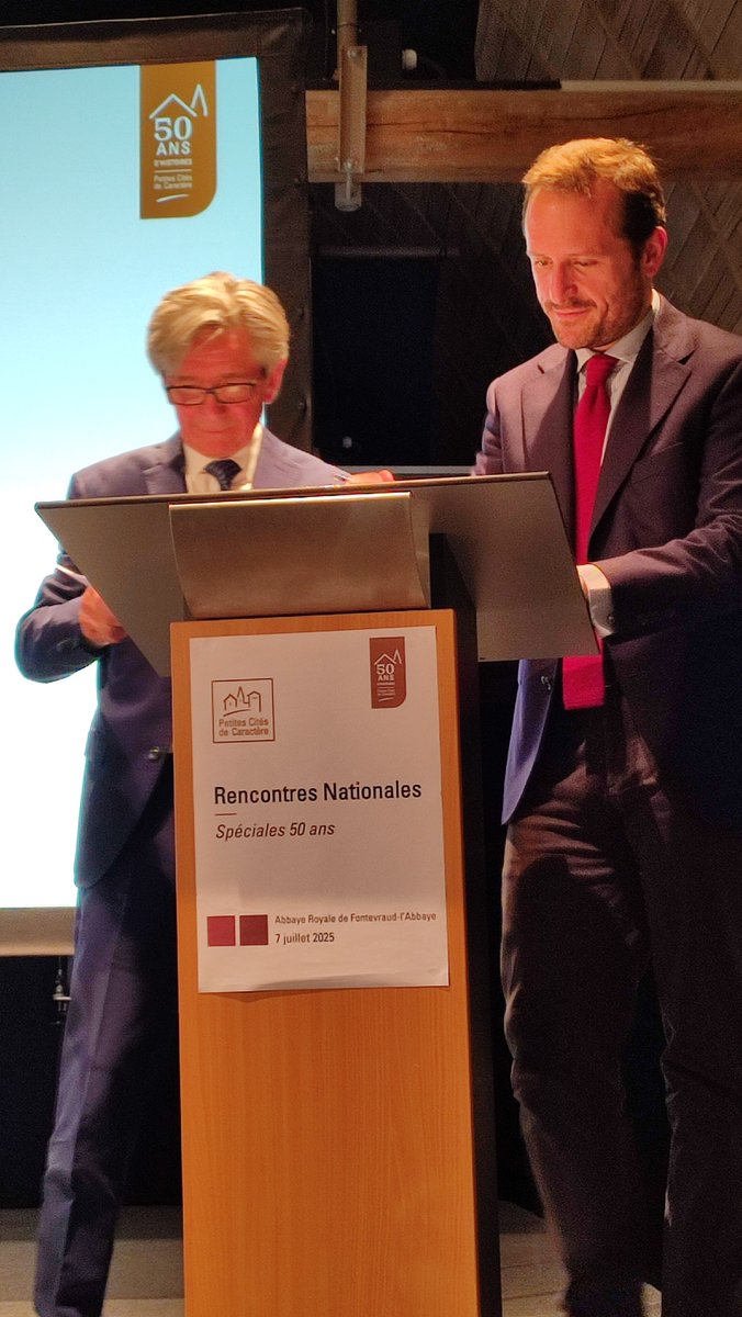 🤝 Renouvellement du partenariat <a href="/fond_patrimoine/">Fondation du patrimoine</a> et <a href="/FrancePcc/">Petites Cités de Caractère France</a>, en présence de <a href="/AGiuglaris/">Alexandre Giuglaris</a>, Roger Bataille et <a href="/FrancoiseGatel/">Françoise GATEL</a>, ministre déléguée chargée de la Ruralité.
Il a pour objectif de faire mieux connaître le label de la Fondation aux propriétaires privés &amp; diffuser ses