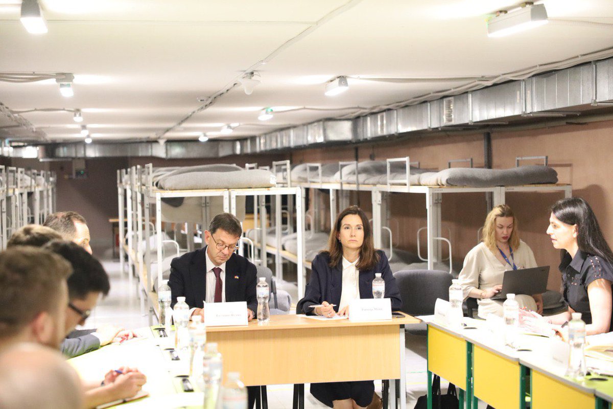 SwissUA's tweet image. Today, the President of the National Council of the Swiss Parliament, Maja Riniker, travelled to the frontline city of Kharkiv. 

On the ground she visited Swiss-supported humanitarian projects and met with humanitarian workers, volunteers and beneficiaries.