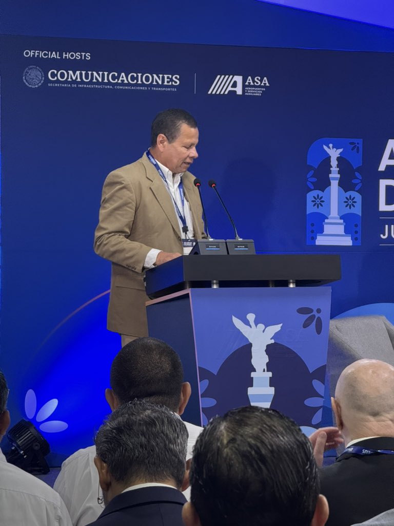 General Miguel Enrique Vallin Osuna, director general de #AFAC, brindando unas palabras de bienvenida.

#ACIAirportDayMEX