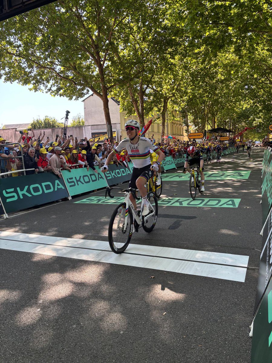 NicolasMayerNMR's tweet photo. Quelle fierté ! Quel bonheur ! d’avoir accueilli @LeTour à @Rouen @MetropoleRouenN aujourd’hui ! Avec un final au sprint, après des côtes monstrueuses! MERCI à tous les organisateurs, agents publics, bénévoles mobilisés qui ont fait la réussite de cette magnifique fête populaire! https://t.co/v7aKFwnpR5