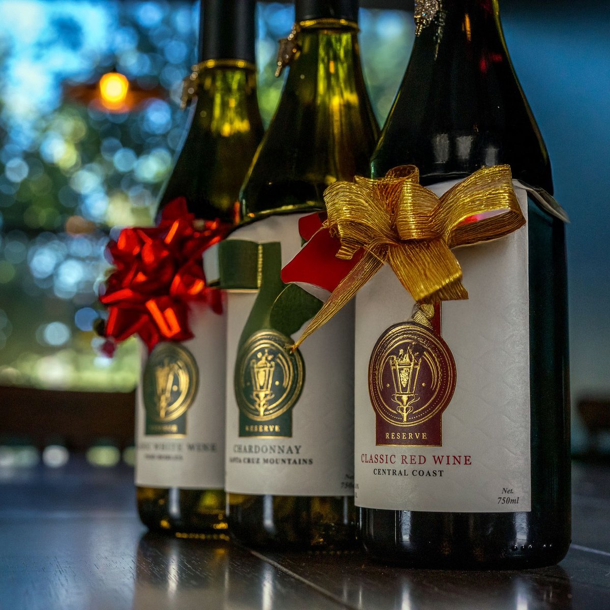 TalWines's tweet image. Bursting with Meyer lemon, pear, and pineapple, this award-winning Chardonnay blends a creamy texture with refreshing acidity. Gold medal winner, 94 points.

A part of your every purchase goes to the Touch-A-Life Foundation! 👉 bit.ly/407xdyw

#chardonnay #goldmedalwine