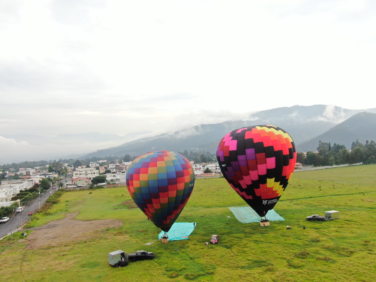 Director General, Abg. Juan Pablo Franco, garantizando la seguridad operacional y optimizando los tiempos, entregó a <a href="/kawsayballoons/">Kawsay Balloons S.A.</a> el Certificado de Operación para realizar el servicio de trabajos aéreos en la modalidad de turismo aéreo con globos aerostáticos, bajo la RDAC 091