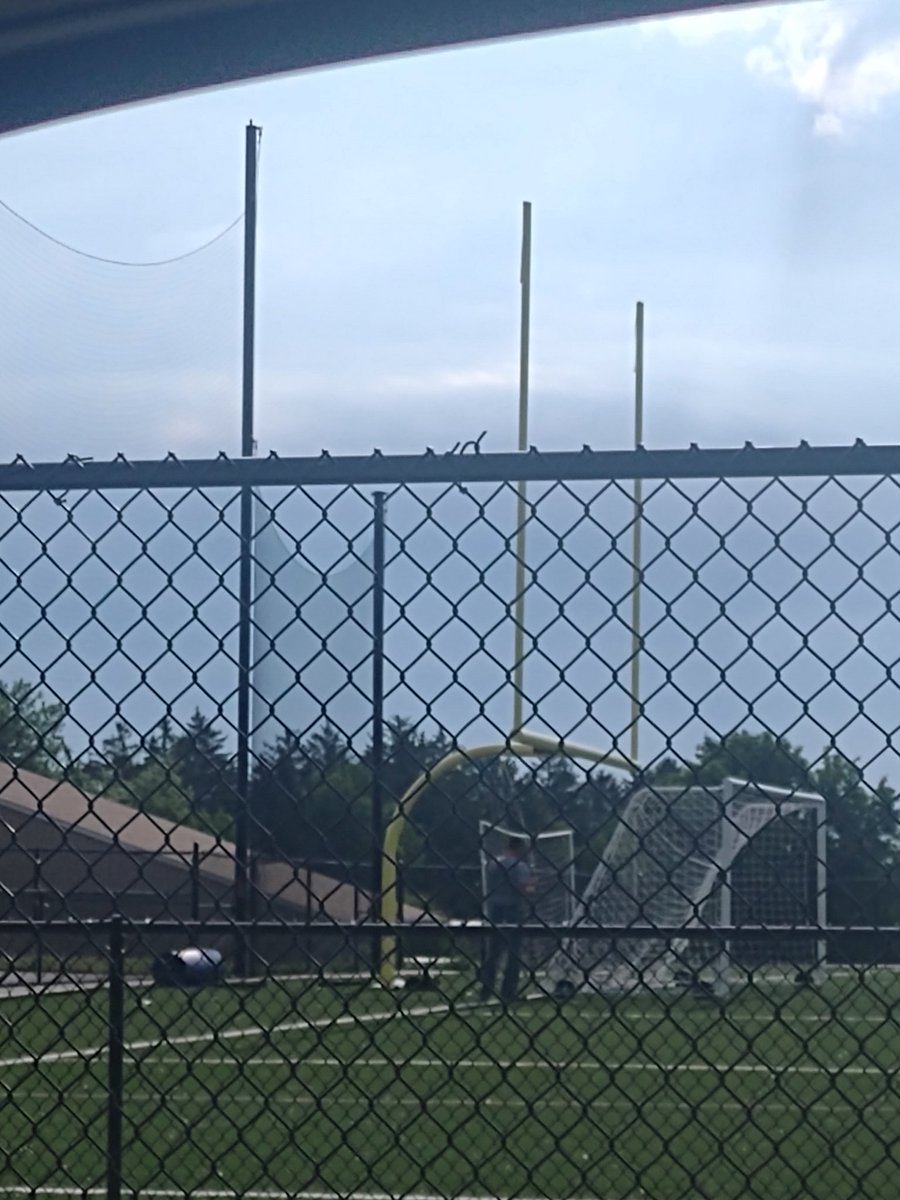 Goal post are officially facing the correct direction and that means 🏈 season is upon us! 

#DefendTheDen