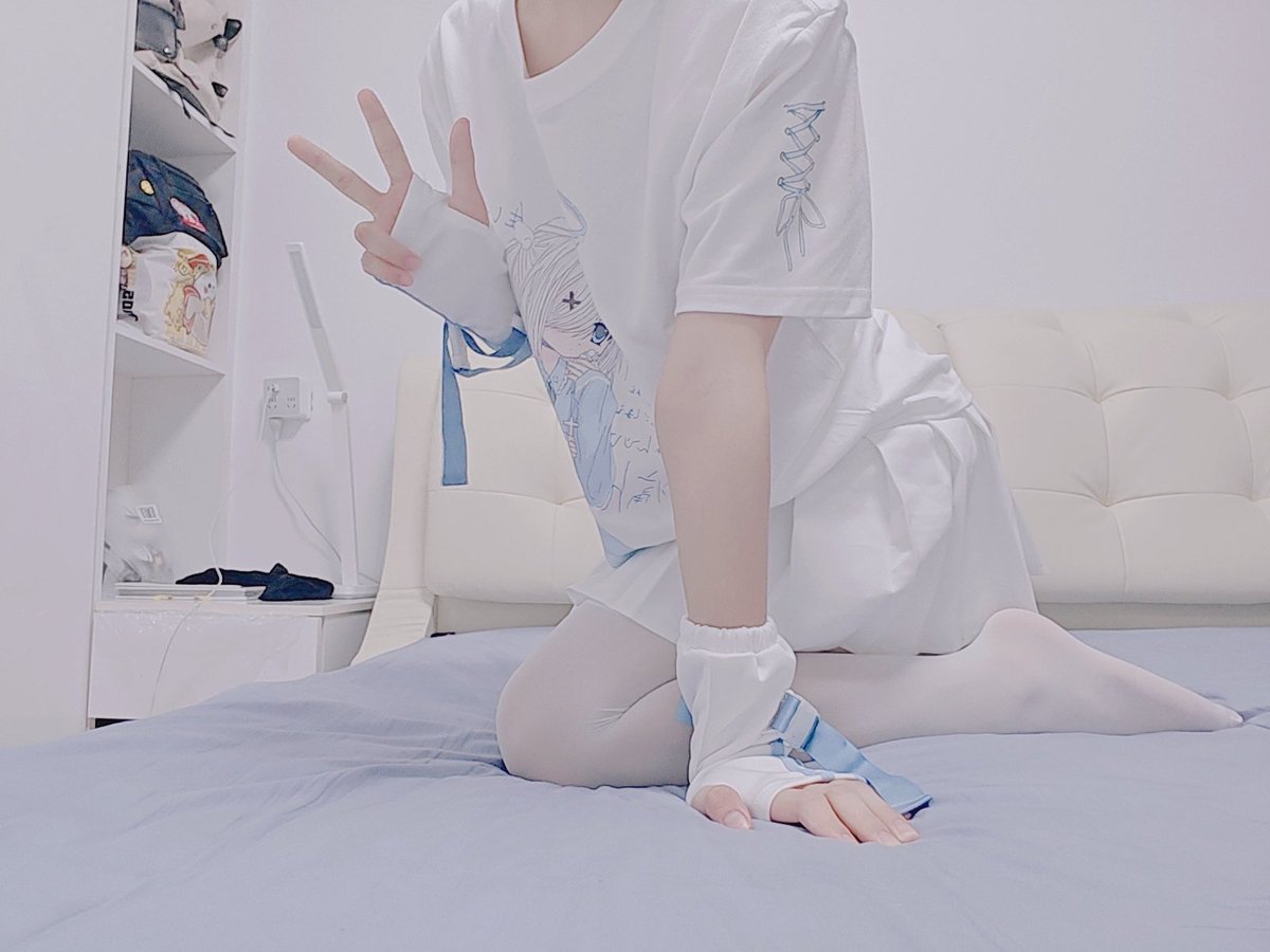 Aruaxing's tweet photo. 晚上好～小药娘抱抱你哦♡ https://t.co/G54Gle9QSz