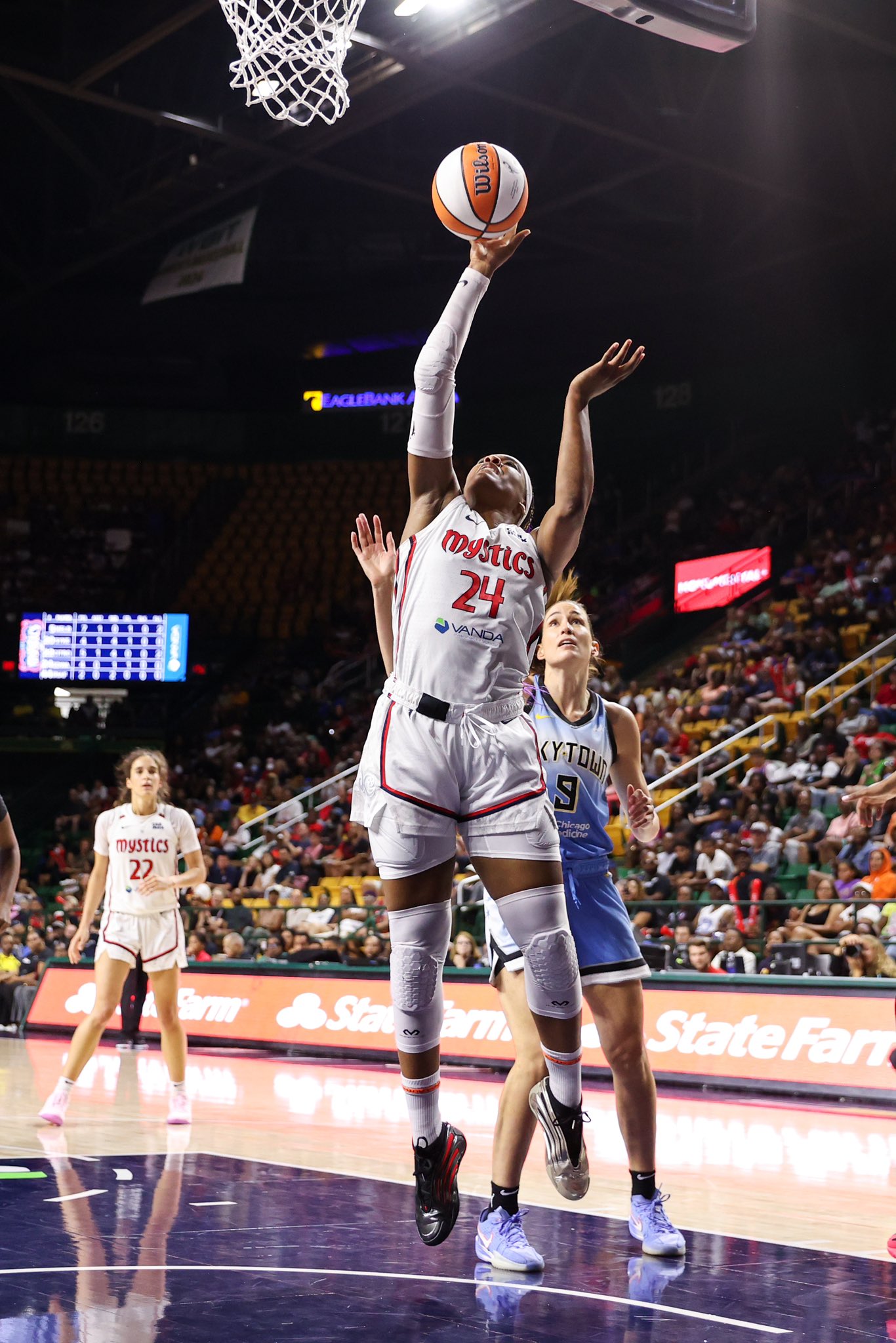 WNBA Edwards, Smith & Williams サイン入り写真 nneka-ogwumike-los-angeles-