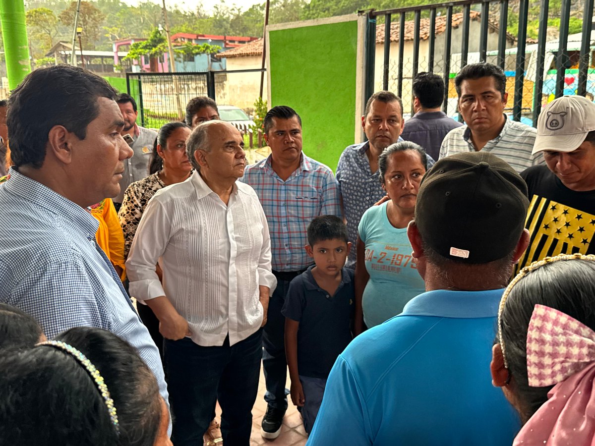manuelanorve's tweet image. Con mi amigo Efrén Adame fuimos a la comunidad de Las Iguanas en #Ometepec para llevar apoyos a personas que fueron damnificadas por el #HuracánErick, es una pequeña ayuda, pero lo hacemos con mucho gusto.

Me dio gusto ver el gran cariño que mis paisanas y paisanos de Ometepec…