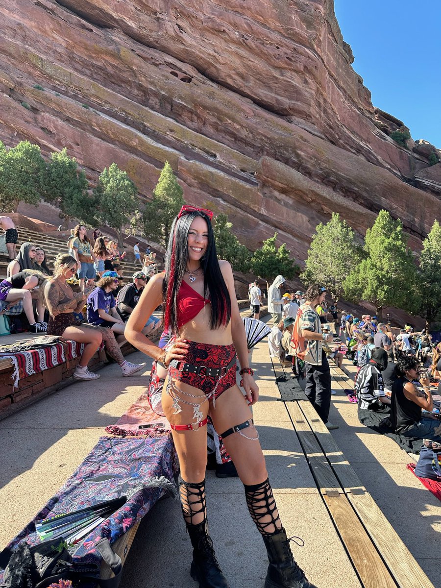 savanna444__'s tweet photo. Mentally I’m still here 🥹♥️ #deadrocks #zedsdead https://t.co/eRaSgiDAH9